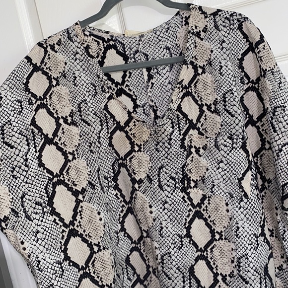 Fake snake skin top! - Picture 2 of 3